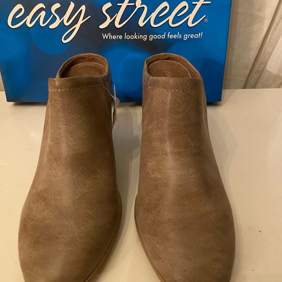 Easy street taupe ankle mules size 8 - Picture 2 of 7